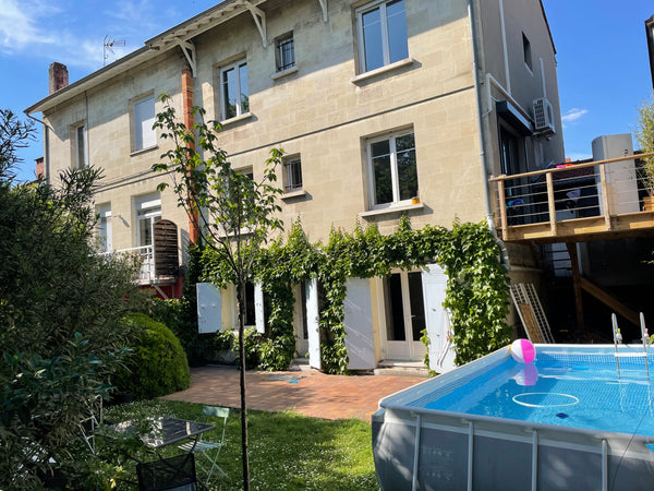 Simplifiez-vous la vie dans ce logement paisible, proche du centre historique de Bègles, France Agréable maison avec jardin donnant sur parc. Entire townhouse vacation rental 588763463088212548