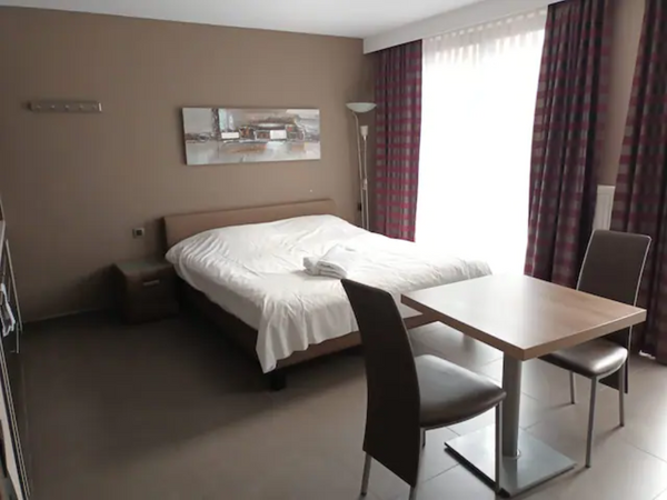 This amazing studio is located in a nice and calm neighborhood, within 850 meter Brussels, Belgium Studio Expo Center Entire rental unit vacation rental 700242382000352287