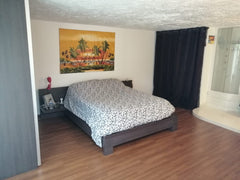 Maison en deuxième ligne au centre de Cenon proche de toutes commodités , 5 mns   Maison 3  chambres à 10 mns de bordeaux centre Entire home vacation rental 40058370