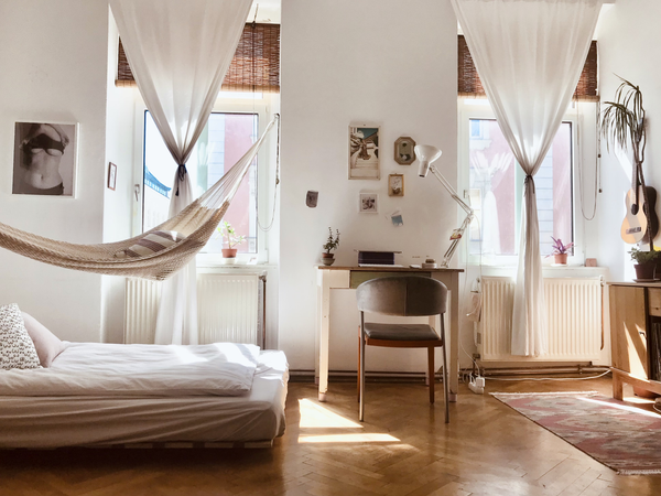 * full privacy<br />* incl. sheets, linen & towels<br />* centrally located & pe Vienna, Austria artistic . central located . in old viennese flat Private room in rental unit vacation rental 20313392