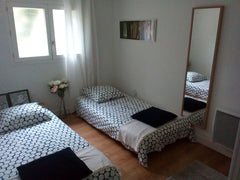 La maison est située barrière de Bègles, proche de toutes commodités, le bus pas Bordeaux, France Chambre à louer avec petit déjeuner Private room in home vacation rental 6538200