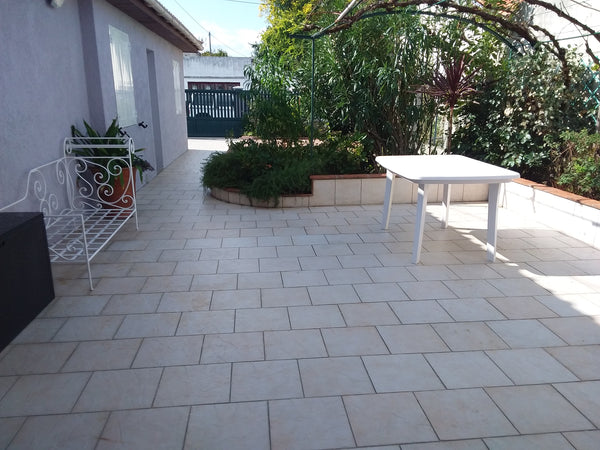 Maison avec de belles prestations, au calme, idéale pour groupe d'amis ou famill  Maison au calme, parking, proche tram, 15 min Bx Entire townhouse vacation rental 45614781