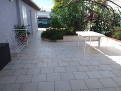 Maison avec de belles prestations, au calme, idéale pour groupe d'amis ou famill  Maison au calme, parking, proche tram, 15 min Bx Entire townhouse vacation rental 45614781