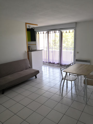 Appartement calme et spacieux pouvant accueillir 4 personnes, équipé d'un lit 2  Bordeaux, France Appartement 2pcs 4pers Ravezies Entire rental unit vacation rental 36495322