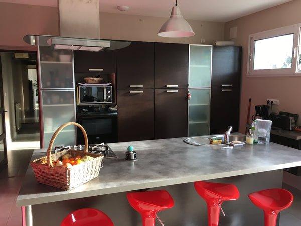 Venez découvrir Bordeaux ville classée au patrimoine mondial de l’UNESCO. Jouxté  Maison contemporaine bordeaux métropole Entire home vacation rental 44389390