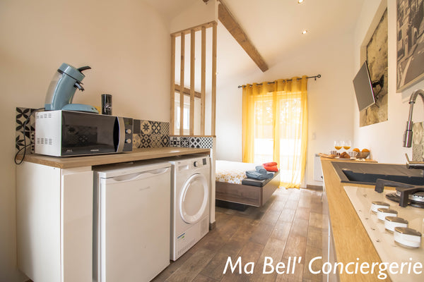 Bonjour <br /><br />Si vous recherchez un petit cocooning c’est chez nous , avec  ⭐️ Le « Chemsdine » ⭐️ Proche Bordeaux⭐️Arena⭐️ Studio Entire home vacation rental 49913234