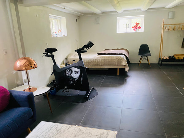 Boligen og ejendommen er 100% røgfri. I kælderlejligheden med egen indgang, kan   Nyrenoveret kælderlejlighed på en rolig villavej Entire condo vacation rental 681641660057605952