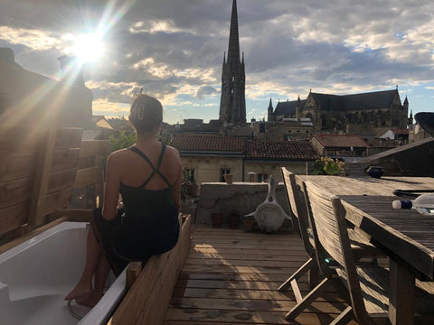 Superbe appartement lumineux rénové dans un ancien immeuble au dernier étage, à  Bordeaux, France Magnifique Appartement avec grande terrasse Entire rental unit vacation rental 50335620