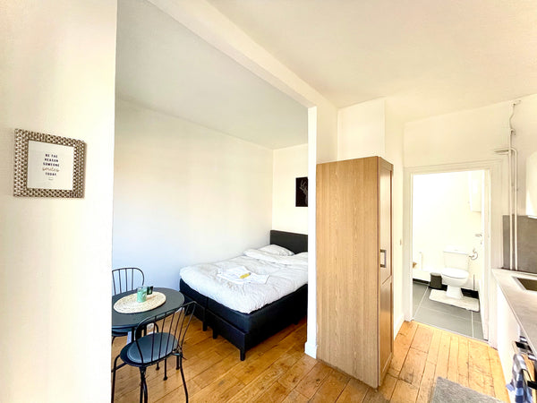 Renovated studio!!<br />20 well organized Square Meters on the 5th floor! With e Forest, Belgium Beautiful & Charming studio EU DISTRICT Entire rental unit vacation rental 45346679