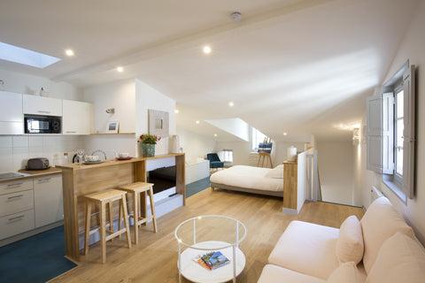 In the heart of the historic center of Bordeaux, charming bright, spacious studi Bordeaux, France TOUR DU PIN 3 Entire rental unit vacation rental 18710286