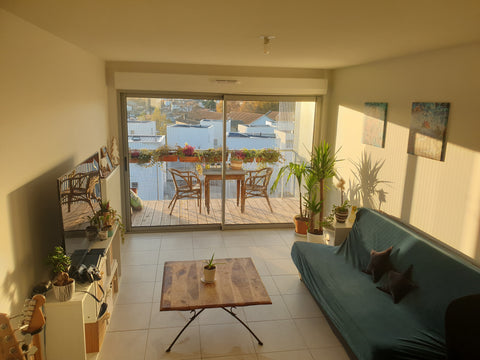 Détendez-vous dans ce logement unique et tranquille.<br /><br /><b>The space</b>  Appartement neuf - Dernier étage à 20 min de la gare de Bordeaux Nouveau quartier calme, à 50 mètres  du lac de Bègles Entire rental unit vacation rental 53229277