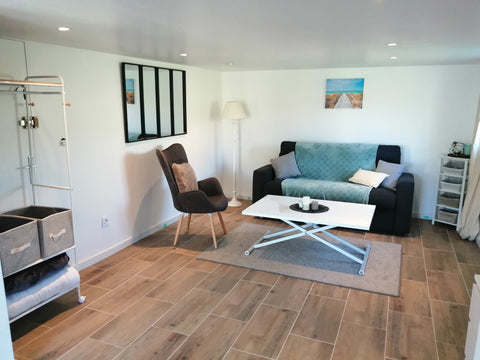 Élégant studio avec jardin, et  portail extérieur indépendant. <br /><br />Situé Saint-Louis-de-Montferrand, France STUDIO COSY AVEC  ENTREE ET PORTAIL INDEPENDANT Entire guesthouse vacation rental 50983380