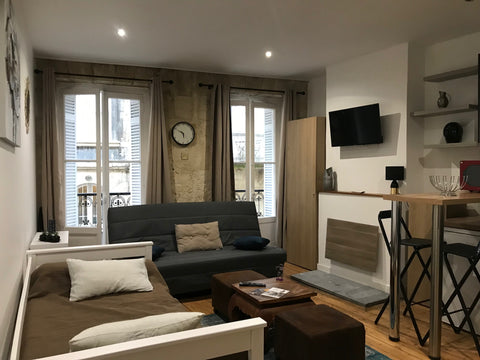 Studio entièrement refait à neuf avec beaucoup de goût le confort nécessaire pou  Charmant studio au cœur de bordeaux Entire condo vacation rental 43809450