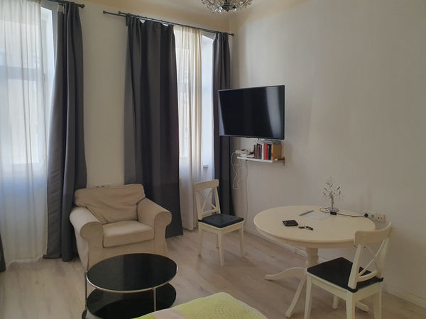 Cozy private apartment, 40qm, fully equipped/furnished, in the2nd floor of townh Vienna, Austria Cozy 2-Rooms Apartment Entire rental unit vacation rental 53027174