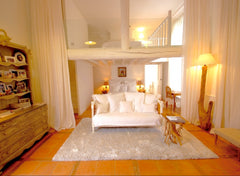 Cette suite est un mélange harmonieux de bois et de blanc, délicatement rehaussé  Château Peyronnet Bordeaux - Suite blanche boisée Private room in castle vacation rental 20022072