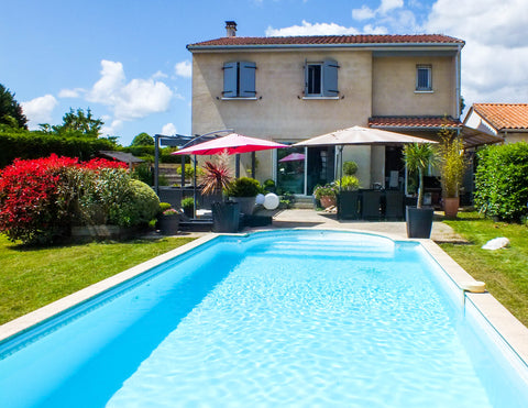 Du 30 juillet au 13 août,  2 semaines minimum, autres 7 jours minimum<br /><br /  Villa et chalet climatisés proche Bordeaux Entire villa vacation rental 42378339