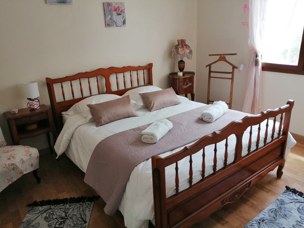 Maison de charme 120m2  rénovée à votre arrivée je vous accueille . Environnemen  Charmante maison  sur parcelle de 1200m2 Entire home vacation rental 27188925