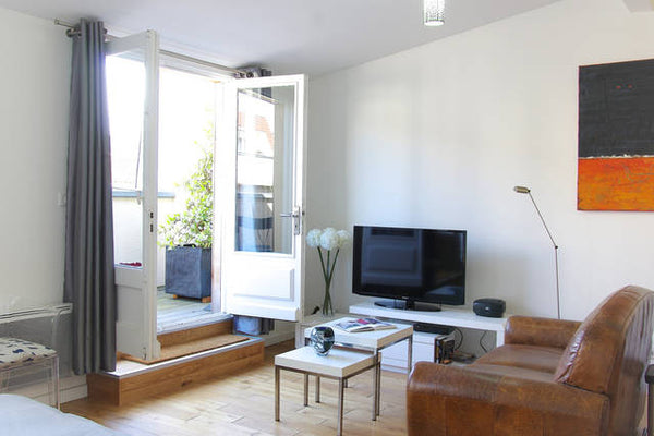 Location saisonnière meublée dans un studio lumineux avec terrasse de 6 m2 et si  Le Cocon - 38m2 avec ascenseur et terrasse Entire rental unit vacation rental 16108368