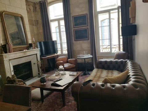 Located in the heart of the Saint Michel district in the historic center of Bord  Superbe appartement de caractère plein centre Entire rental unit vacation rental 685461516066212246