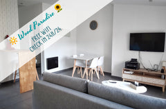 Un petit coin de paradis proche de tous les commerces. Le Wood Paradise vous acc Pessac, France Le Wood Paradise, fibre, tout équipé Entire home vacation rental 49494826