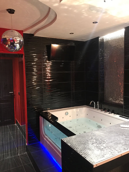 Bienvenue au Cabaret VIP Spa.En plein coeur de Lyon proche de la place Jean Mace Villeurbanne, France Le Cabaret VIP Spa,Jacuzzi,Sauna... Entire rental unit vacation rental 17317392