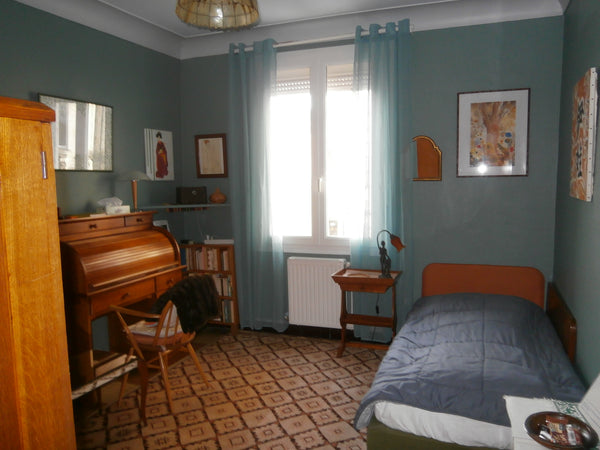 Chambre 1 personne chez l'habitant, au 1er étage dans maison avec jardin. Salle  Bordeaux, France Chambre centre Bordeaux Private room in townhouse vacation rental 21004838