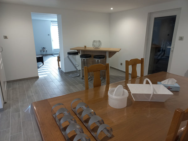 logement situé en rez-de-chaussée d'une belle es grande maison qui vous permettr  jolie chambre avec coin privatisé Private room in guest suite vacation rental 53162664