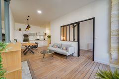 The 61 is a very nice flat of 50 m2, on the 2nd floor (without lift) of a beauti Rennes, France LE 61|Superbe T2 avec balcon au centre de Bordeaux Entire rental unit vacation rental 53412228