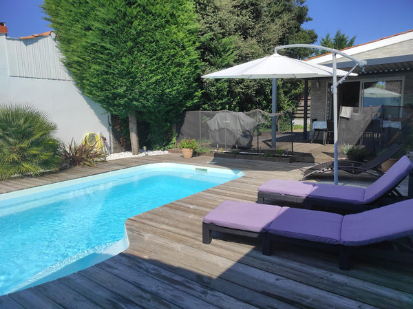 Maison conviviale pour 4 adultes + 1 enfant (et non 5 adultes), dans un quartier Villenave-d'Ornon, France Maison conviviale avec piscine privée chauffée Entire home vacation rental 41207799