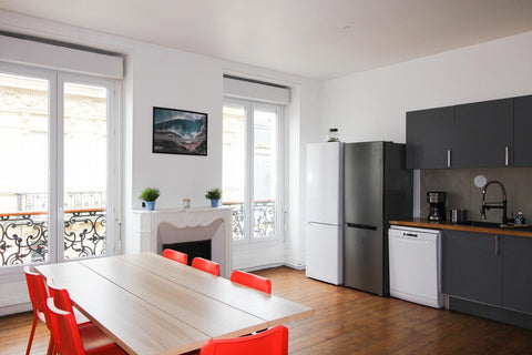 Large room of 16m², fully furnished. It has a double bed (140x190) and a bedside  Spacious and welcoming room - 16m² - BO15 Private room in rental unit vacation rental 625641445158009425