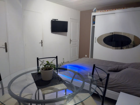 Vous aimez la campagne ce petit studio avec cuisine sdb et Wc séparé est pratiqu Ambès, France Studio plein pied 23m2 Entire guesthouse vacation rental 50750062