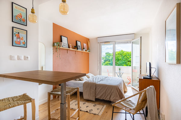 Mon studio vous accueille pour un séjour touristique ou professionnel. <br />Il  Bordeaux, France Studio balcon et piscine Entire condo vacation rental 645294214338310832