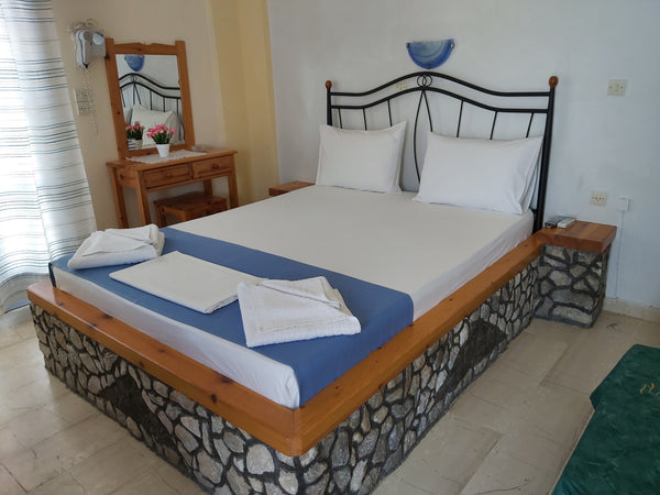 Set in Perivolos, within a few steps of Perivolos Beach and 1.7 km of Vlychada B Thera, Greece Studio with  balcony Entire serviced apartment vacation rental 44113798