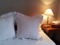 Large air-conditioned double or triple room.<br />Private bathroom with shower a Bordeaux, France room Douce France Private room in bed and breakfast vacation rental 1372795