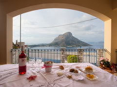 A wonderful villa ideal for families and clinbers, very close to the climbing ar  Villa next to the sea Entire villa vacation rental 5147549