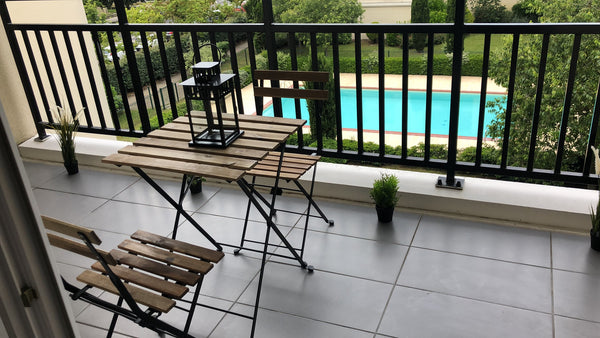 T2 lumineux cozy, grand  balcon vue sur piscine accessible si en fonction. <br / Bordeaux, France cozy, POOL open, 10 min to center/parc des expos Entire condo vacation rental 36999683