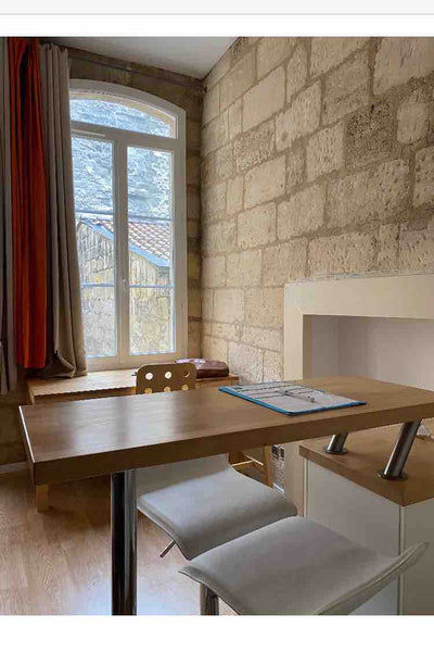 Faites une pause et détendez-vous dans cette oasis paisible.<br />L’espace nuit  Boucau, France Cosy et calme au cœur historique de Bordeaux Entire condo vacation rental 613508810586611995