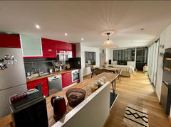 Welcome to Bordeaux!  <br /> <br />This charming 80 square meter apartment with  Bordeaux, France Appartement Charmant De 80 M² Avec Terrasse Entire rental unit vacation rental 651266151852000085