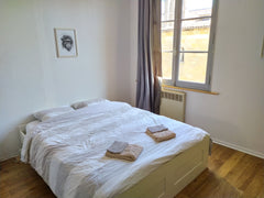 L'appartement est parfaitement situé offre un accès facile à toutes les commodit Bordeaux, France Chambre au coeur de St Pierre Private room in rental unit vacation rental 52205738