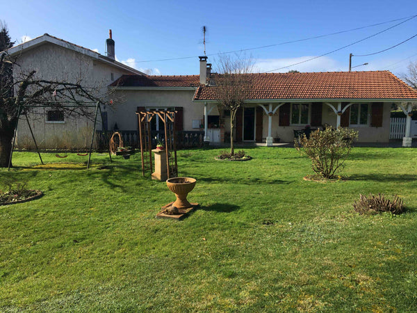 Chambre 13 m2 climatisée avec salle d’eau privée de 3m2, WC et lit 140/190 cm<br Villenave-d'Ornon, France Chambre d’hôtes 4 personnes avec accès privé Private room in bed and breakfast vacation rental 42371171