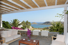 A large 70 sq m luxury apartment with a lovely patio for you to enjoy outdoor di Míkonos, Greece Luxury apartment Tsagkari, lounge area, sea view Entire serviced apartment vacation rental 21736010