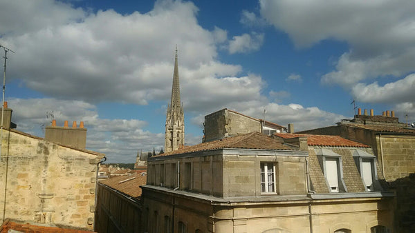 Situé dans le quartier bohème de Bordeaux, dans une ruelle calme. Appartement au Bordeaux, France Traversant Hypercentre Saint-Michel Entire rental unit vacation rental 19742519