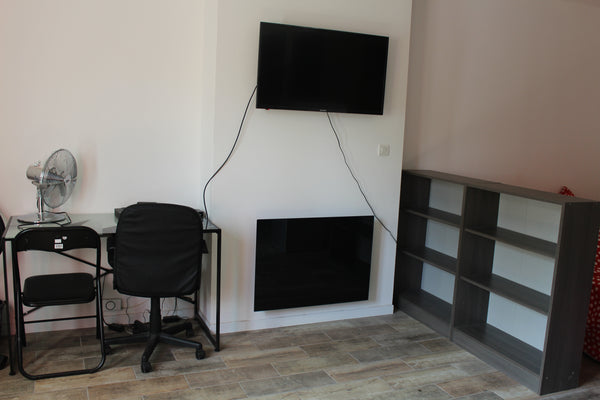 Studio de 25m2.<br />Un parking est à disposition.<br />Le linge de maison (drap Talence, France #1 Apt avec parking et accès autonome Entire rental unit vacation rental 52014564