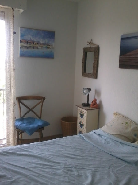 quartier calme, chambre confortable et lumineuse sans vis à vis, vue dégagée, dr  à louer chambre  pour mission ponctuelle Private room in condo vacation rental 42500226