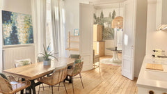 Spacieux, baigné de lumière, ce splendide appartement situé au coeur de Bordeaux Bordeaux, France Superbe appartement climatisé près Grand Théatre Entire condo vacation rental 50908680