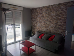 This newly renovated apartment is perfect for couples or single travellers. 5 mi Bordeaux, France Lovely flat - Bordeaux Chartrons Entire rental unit vacation rental 19582199