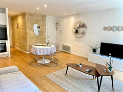 Ideally located 800 m from the Gare de Bordeaux, this beautiful renovated one-be Deshaies, Guadeloupe Bordeaux: T2 place Ste Croix, 800 m from the train station Entire rental unit vacation rental 645973591473706714