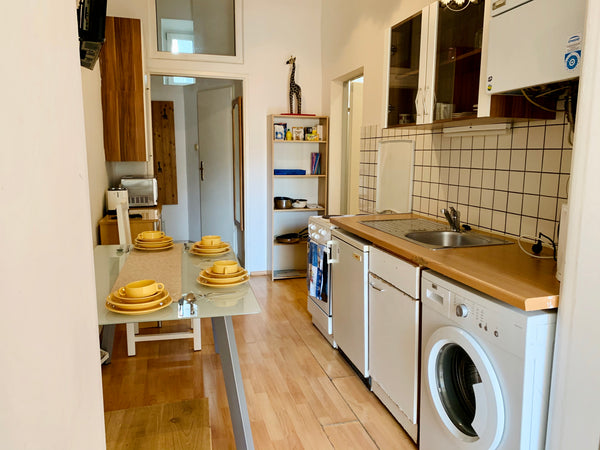 Ein sehr modernes Apartment - Ferienwohnung in Wien nähe Westbahnhof und Mariahi  Bright and Cozy 3 - Room Apartment Entire rental unit vacation rental 53935460