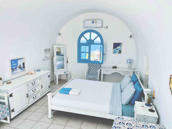 Fully furnished apparments lokated at OIA SANTORINI, 37 sq.m. Front of the world Greece Oia - Pothos house Cycladic home vacation rental 26841370
