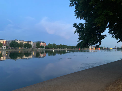 Nyd et stilfuldt ophold i min centralt beliggende bolig.med kort til alt.<br />L Copenhagen, Denmark Skøn lejlighed lige ved søerne i København Entire condo vacation rental 694485910572788050